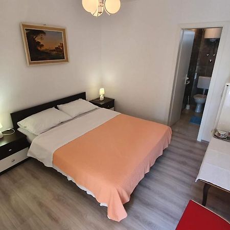 Double Rooms With Terrace Tomica Baška Exteriör bild
