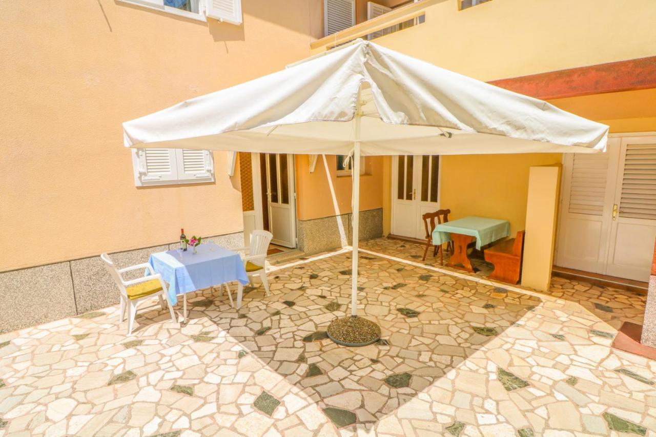 Double Rooms With Terrace Tomica Baška Exteriör bild