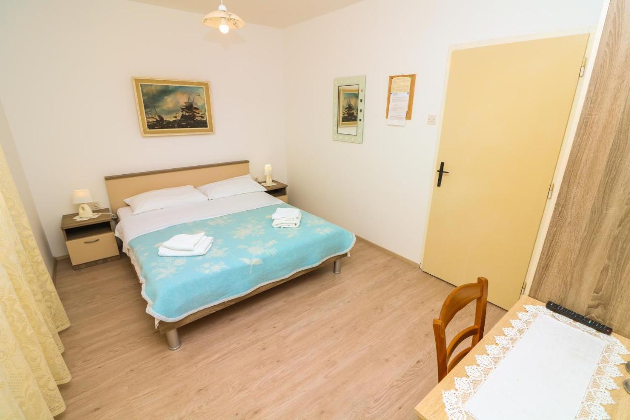 Double Rooms With Terrace Tomica Baška Exteriör bild