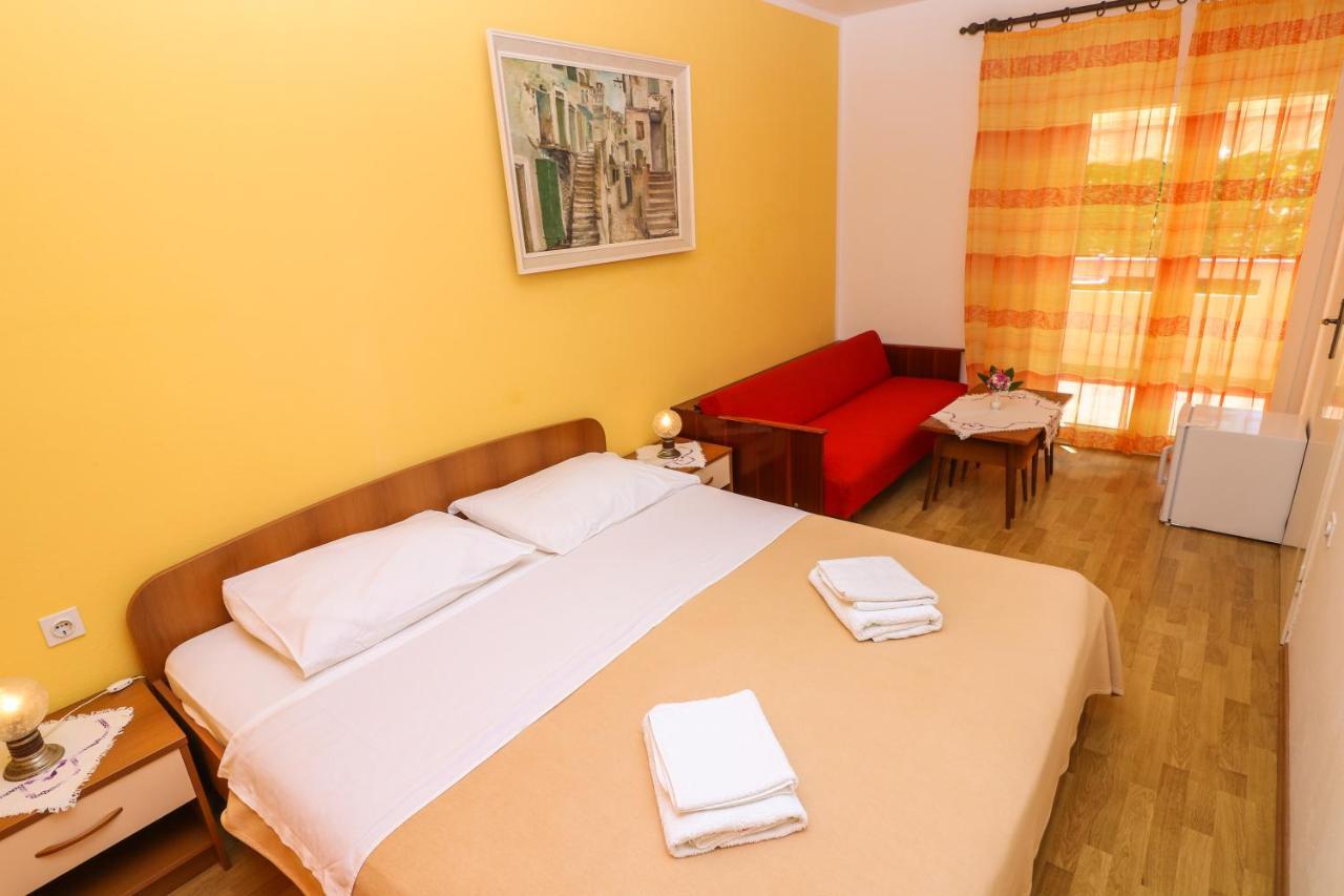 Double Rooms With Terrace Tomica Baška Exteriör bild
